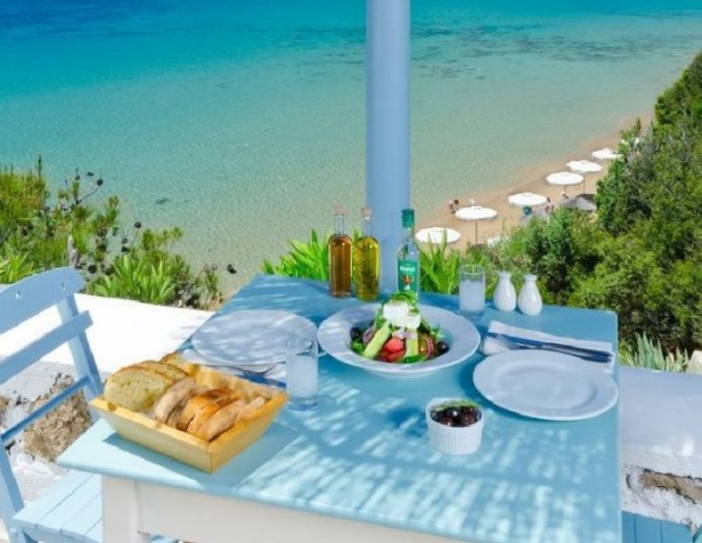 Топ 10 причини да посетите Гърция и този сезон