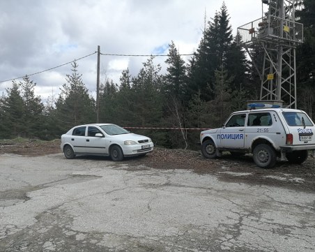 Мистерията се разплита: удушеният и захвърлен труп е на 40-годишен мъж