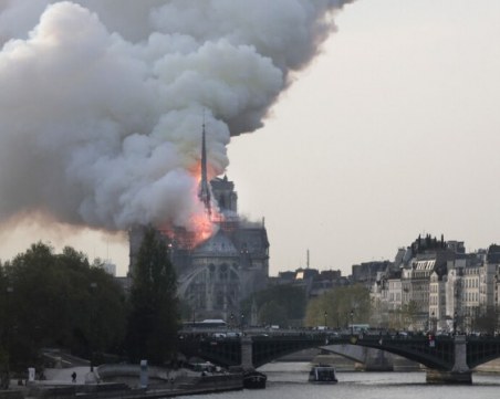 Френски прокурор: Нищо засега не говори за умишлен палеж на 