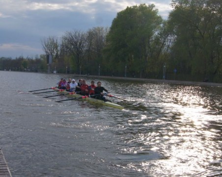 Гребци от Галатасарай се готвят на Гребния канал в Пловдив