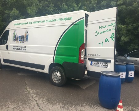 Мобилен пункт събира опасни отпадъци в няколко столични квартала