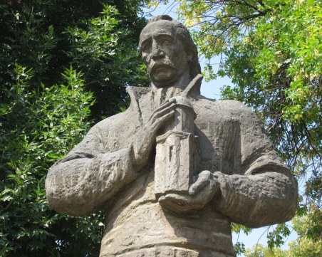 Париж помни: Колю Фичето спасява Нотр Дам преди 150 години