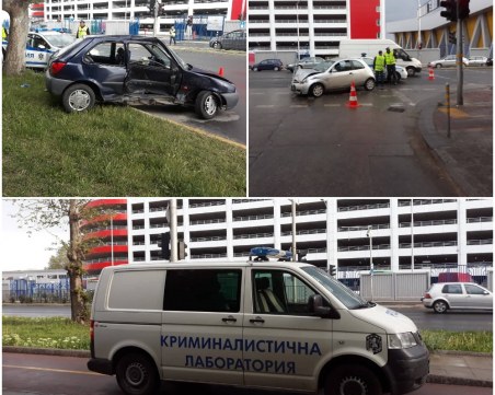 Тежка катастрофа в Пловдив! Две коли се помляха, мъж е откаран със счупени ребра в болница