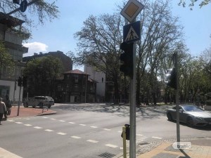 Отнесеният от автобус светофар в Пловдив ще работи най-рано след две седмици