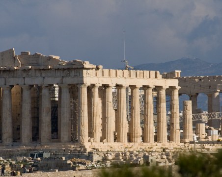 Мълния удари Акропола в Атина, четирима са ранени