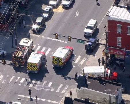 Мъж се вряза в пешеходци след скандал във Филаделфия