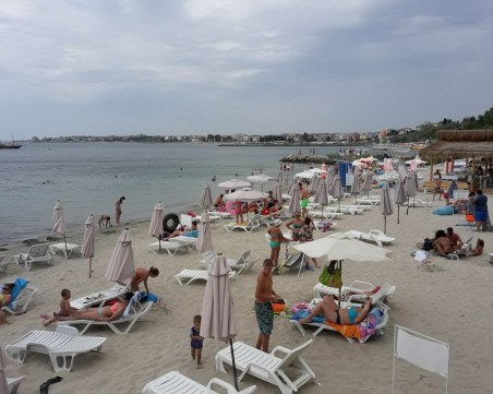 Прекратяват концесиите на два плажа на Равда