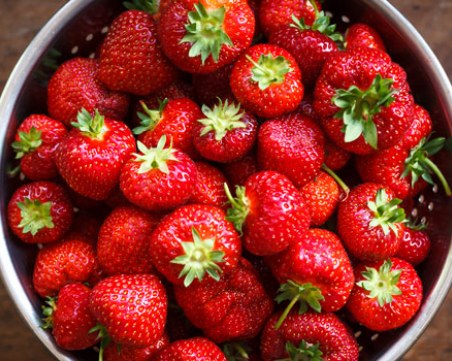 Защо да похапваме ягоди през пролетта?