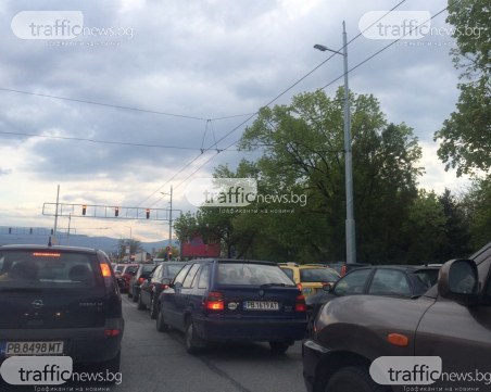 Зверска тапа на Коматевско! Мачът Ботев - ЦСКА стопира движението!