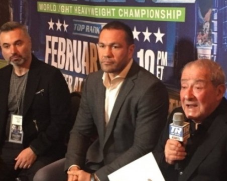 Боб Аръм не пуска Кобрата срещу Джошуа на 1 юни, пази го за Фюри