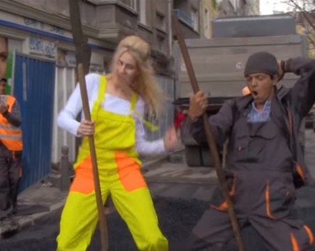 Всичко започна със силен шум. Няколко камиона развалиха моя сън... WTF с 