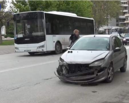 Шофьорът на автобуса от ПТП-то в Тракия: Колегата се вряза в мен, след опит за обратен завой