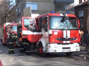 Младеж се заклещи между две сгради в Пловдив, пожарникари го извадиха