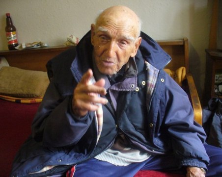 103-те години не му тежат, жали за шивачницата си, затворили я комунистите