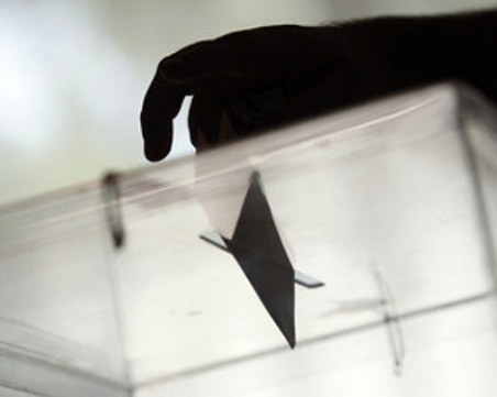 2 млн. до урните на евровота. Всеки трети още избира: ГЕРБ, БСП или другите