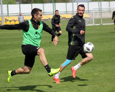 Ботев без двама титуляри срещу Лудогорец утре