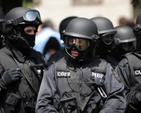 Офицер от отряда на баретите хванат с откуп за краден