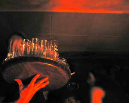 По време на смяна: Сервитьорки се дрогират с амфети, хванаха ги!