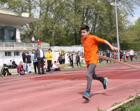 Ученици влязоха в ролята на пожарникари на състезание в Пловдив