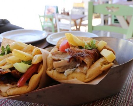 В Гърция притеснени: Скача цената на дюнера