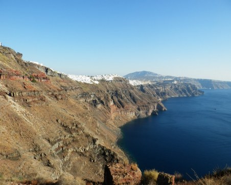 Влюбена двойка британци паднаха в пропаст на остров Санторини и загинаха