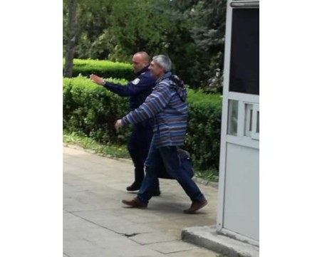 Бивш антимафиот, който бе осъден на 7 г. затвор, се предаде сам в полицията