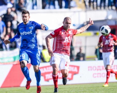 Две нули, две греди и по едно полувреме за ЦСКА и Левски