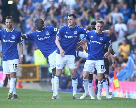 Евертън довърши ужасната седмица на Юнайтед