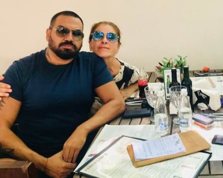 Катето Евро обиди Азис, той напусна церемонията по представянето на книгата й