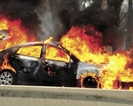 Кола се самозапали в движение на АМ 