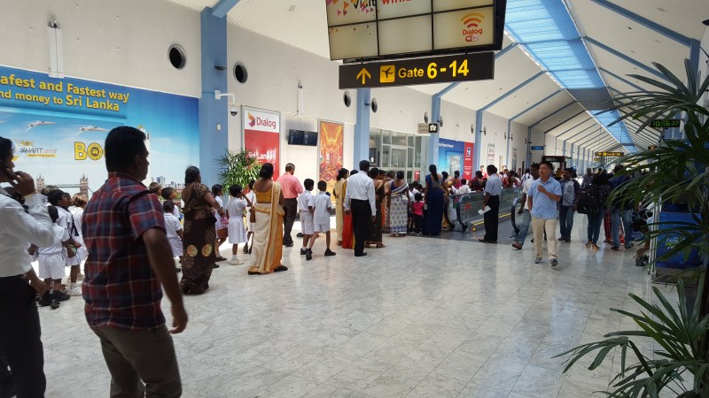 Обезвредиха бомба на летище в Шри Ланка