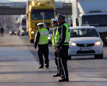 Интензивен трафик за Великден! Пътните полицаи 