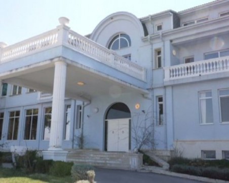 Няма да продават къщата на Баневи! Търгът отпадна