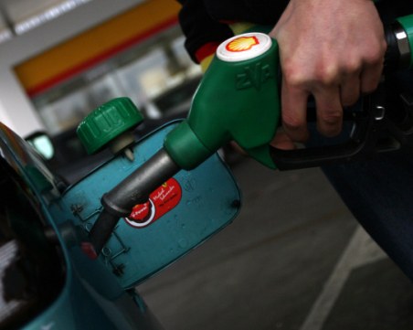 Цената на бензина тръгва нагоре! Скача още преди Великден