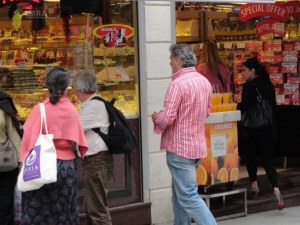 Българи масово пазаруват от чужбина за трапезата по Великден