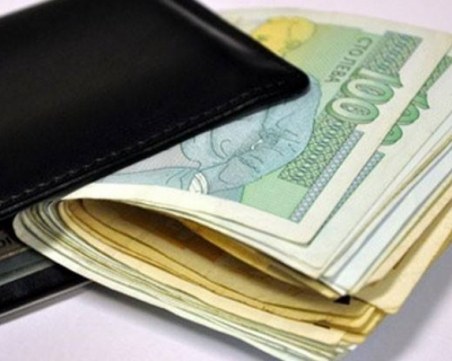 Договор къща не храни! 43% от българите съгласни на заплата 