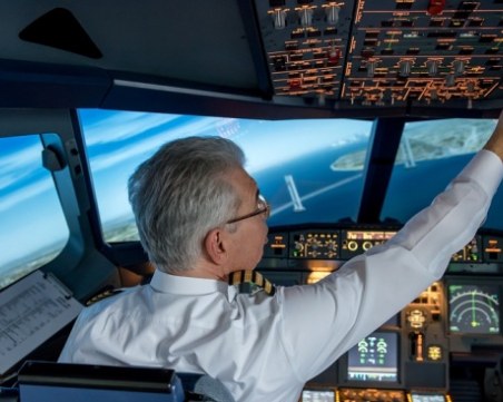 Мним пилот си джитка 20 години из небето, докато го спипаха, че… не може да пилотира