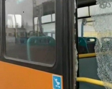 След мелето в автобуса в София: Младежът в психиатрия, шофьорът – в ареста