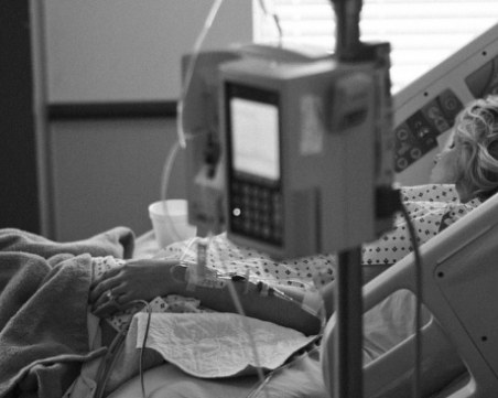 Жена се събуди след 27-годишна кома