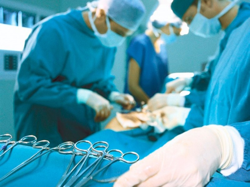 Уникална 3D операция във ВМА – спасиха крака на млад мъж