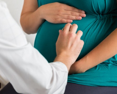 Бременна 18-годишна жена претараши лекар в Спешен кабинет в Казанлък