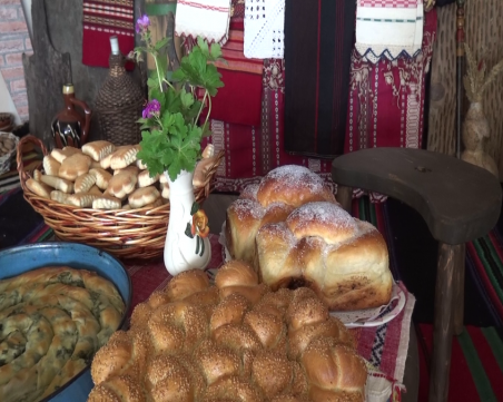 Най-вкусните козунаци и курабии за Великден се приготвят в Белащица, там агнетата се пекат по съседски