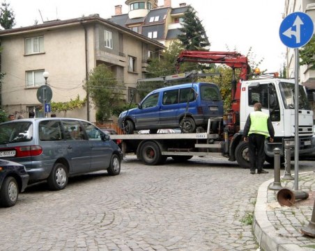 Паяците в София – без почивен ден. Купиха още 10 и ги пуснаха да вдигат