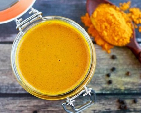Топла вода с куркума - най-полезната напитка на света
