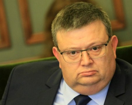 Цацаров поема лично разследването срещу Лютви Местан