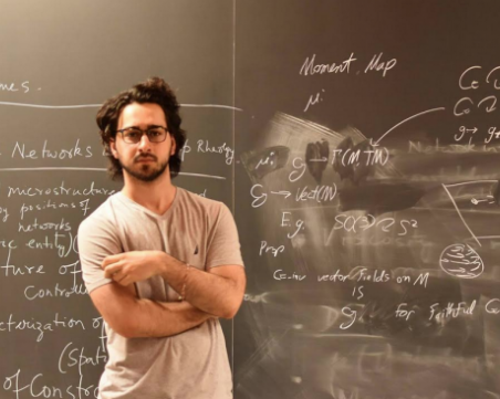 За първи път! 23-годишен българин спечели стипендия от фондация 