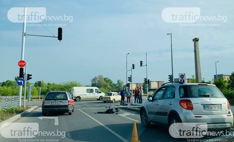 Кръстовище осъмна с отнесен светофар в Пловдив