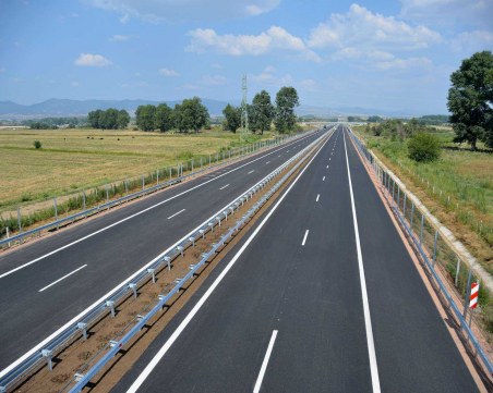 Аварирал ТИР затапи движението по 