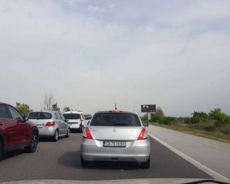 Голямото пътуване започна! Пътен инцидент и ремонти предизвикаха тапи на магистрала