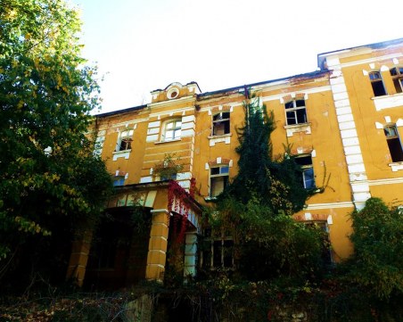 Изоставената семинария в Черепиш – пустее ли вярата у нас?